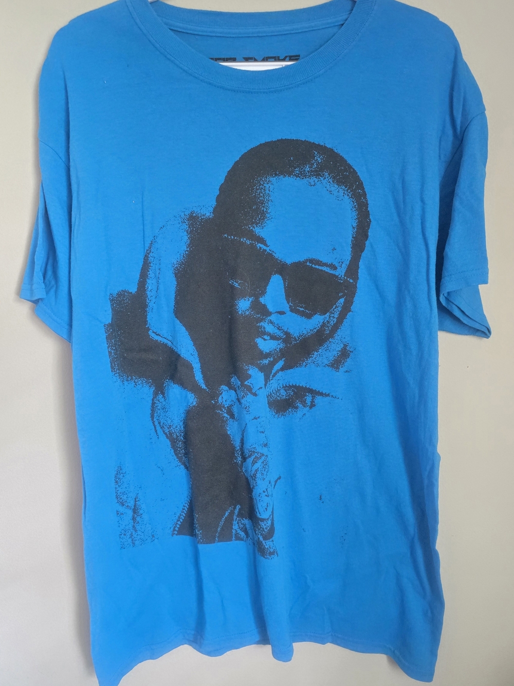 Men's Pop Smoke Bright Blue Graphic Crew Neck Tee with Black Portrait Print. Lg
